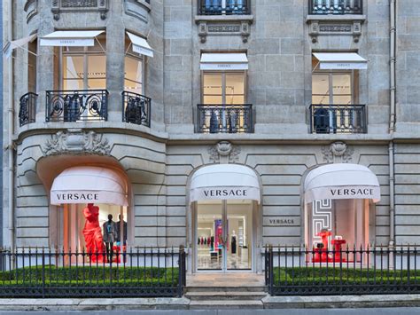 Paris: Versace store renewal .